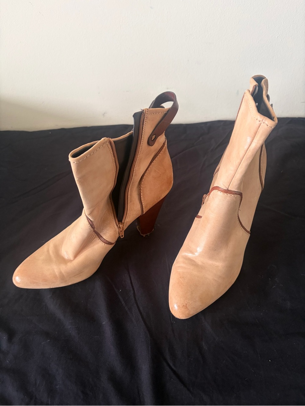 Caressa Michelle Tan Leather Ankle Boots Size 10